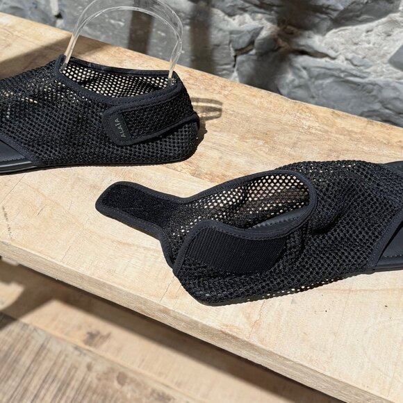 Alaïa Black Fishnet Mesh Thong Sandals - Picture 10 of 11